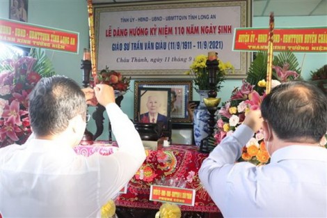 Long An tổ chức kỷ niệm 110 năm ngày sinh cố giáo sư Trần Văn Giàu