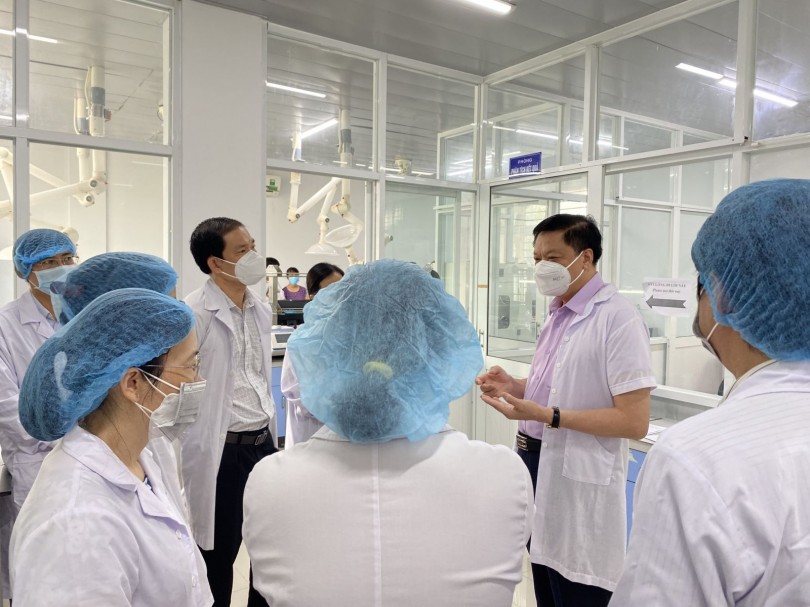 Lãnh đạo thành phố kiểm tra công tác xét nghiệm SARS-CoV-2 tại Trung tâm Ứng dụng tiến bộ Khoa học và Công nghệ