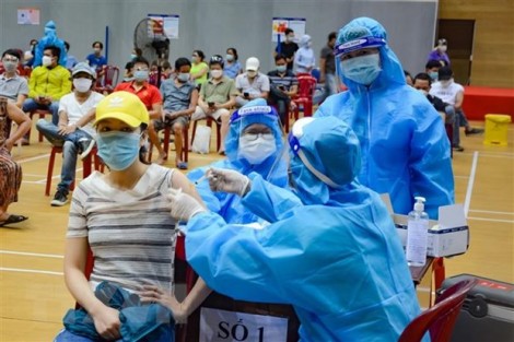 Thời điểm uống thuốc hạ sốt sau khi tiêm vaccine ngừa COVID-19