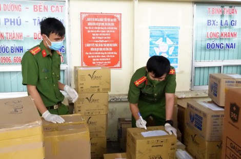 Cà Mau: Phát hiện 2 xe tải chở thiết bị y tế không rõ nguồn gốc