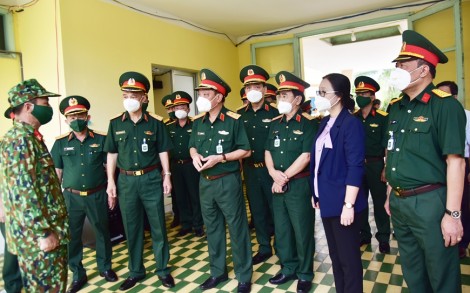 Trung tướng Ngô Minh Tiến làm việc tại các đơn vị trên địa bàn tỉnh Vĩnh Long