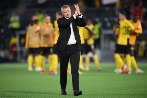 Ghế của Solskjaer rung lắc dữ dội
