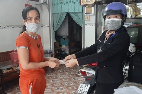 Cùng người lao động vượt qua khó khăn mùa dịch