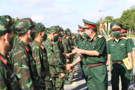 Hơn 1.300 cán bộ, chiến sĩ quân dân y gấp rút lên đường tăng viện cho "tuyến lửa"