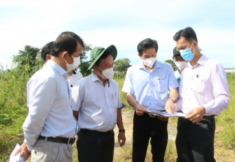 Kiểm tra tiến độ xây dựng cơ bản