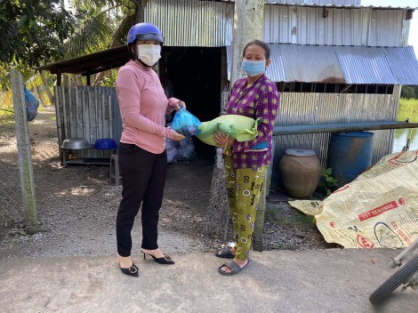 Hết lòng vì nhân dân