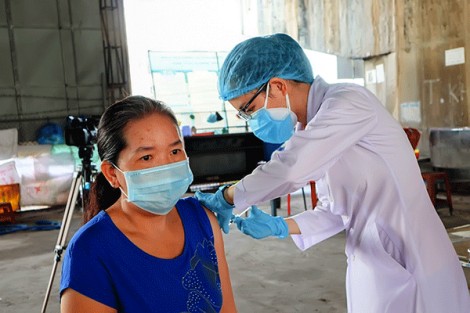 Cái Răng: Tiêm vaccine phòng COVID-19 cho 8.654 người