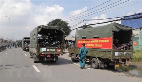 Bộ Tư lệnh Thành phố Hồ Chí Minh phối hợp đưa người dân về quê an toàn