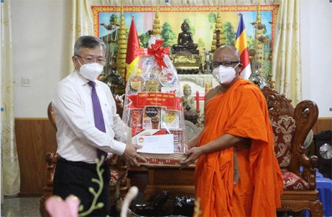 Lãnh đạo thành phố chúc mừng đồng bào dân tộc Khmer nhân dịp lễ Sene Đôn ta