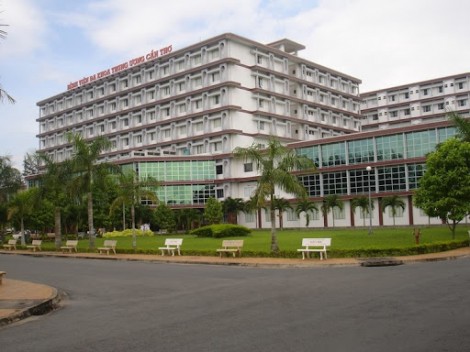 Bệnh viện Đa khoa Trung ương Cần Thơ khử khuẩn, tầm soát, đảm bảo an toàn cho bệnh nhân và người nuôi bệnh
