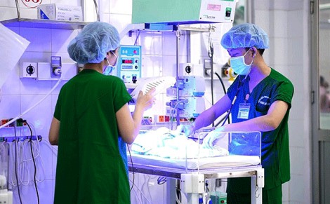 Phơi nắng không chữa được bệnh vàng da ở trẻ sơ sinh