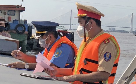 Tăng cường bảo đảm trật tự an toàn giao thông các tuyến đường thủy trong mùa mưa, bão