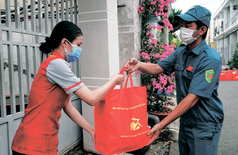 Chúng tôi là công bộc của nhân dân  Bài 1: Cuộc chiến thầm lặng 
