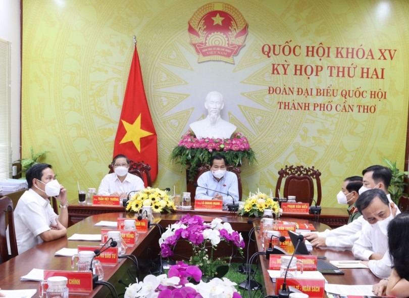 Thảo luận cơ chế, chính sách đặc thù phát triển một số tỉnh, thành phố và tình hình thực hiện chính sách, chế độ bảo hiểm xã hội, bảo hiểm y tế