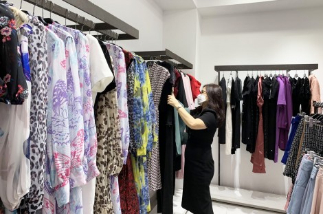 Tiết kiệm chi tiêu với hàng giảm giá