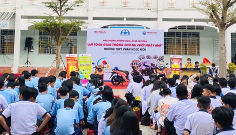 Tuyên truyền, giáo dục pháp luật về an toàn giao thông năm học 2021-2022