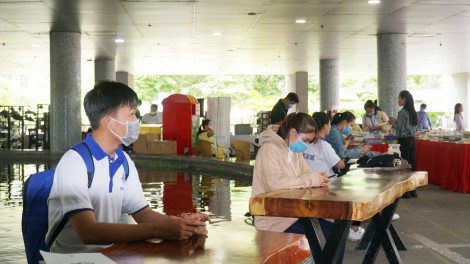 Tổ chức học tập trung cho nội dung thực hành, thí nghiệm