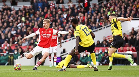 Smith Rowe lần đầu lên tuyển “Tam Sư”