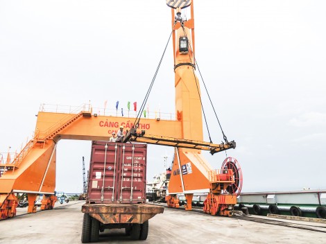Kinh tế khởi sắc, nhưng còn nhiều khó khăn phía trước