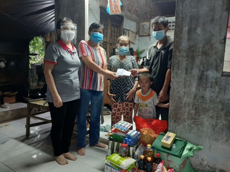 Nhà hảo tâm tặng võ lãi giúp cha con anh Tân ổn định cuộc sống