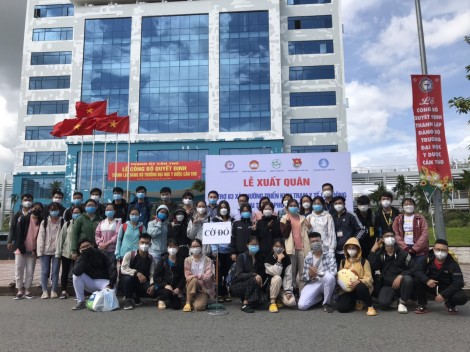 Trường Đại học Y Dược Cần Thơ xuất quân hỗ trợ triển khai
trạm y tế lưu động tại TP Cần Thơ