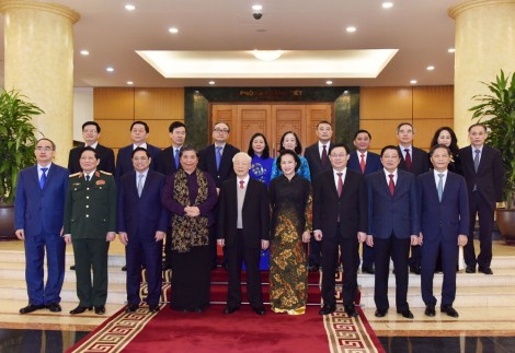 Trao Quyết định nghỉ chế độ cho 6 Ủy viên Bộ Chính trị, Ban Bí thư Trung ương Ðảng khóa XII không tái cử khóa XIII