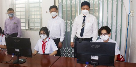 Chương trình cộng đồng “Cùng em gọi ngày mới”