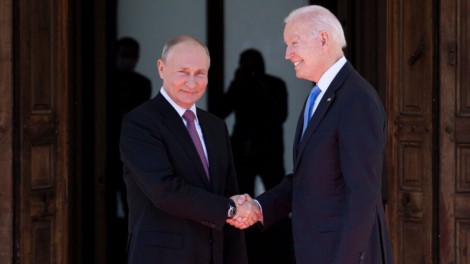 Ukraine phủ bóng thượng đỉnh Mỹ - Nga