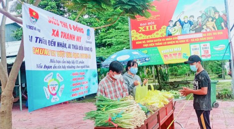 Giúp người dân vượt qua khó khăn