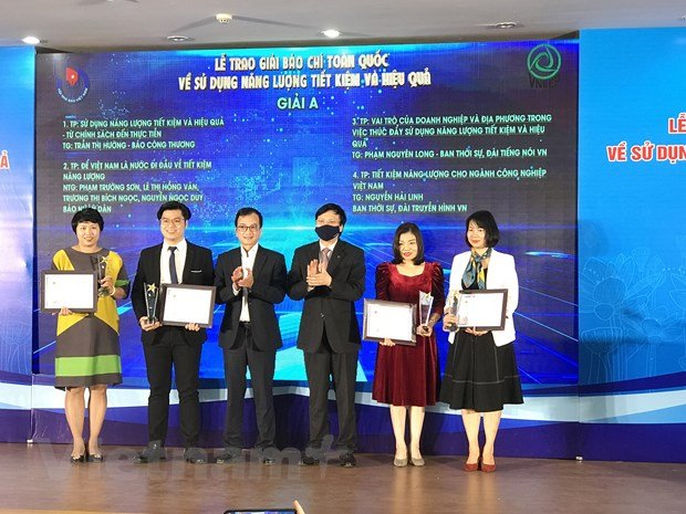 Trao giải thưởng báo chí tuyên truyền về sử dụng năng lượng tiết kiệm và hiệu quả