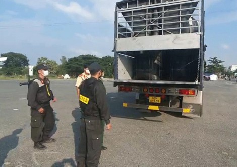 An Giang: Tạm giữ 19 tấn bột hóa chất cacbon không rõ nguồn gốc