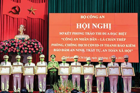 Giữ vững danh hiệu đơn vị lá cờ đầu