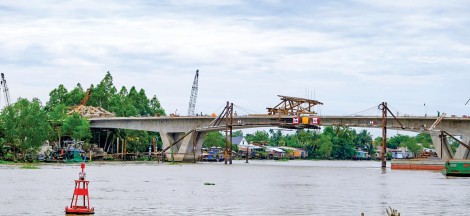 Phát triển đồng bộ hạ tầng giao thông an toàn, thông suốt