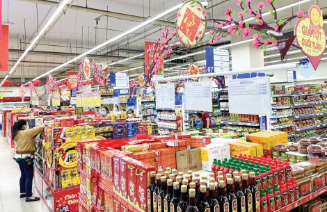 Hàng hóa phục vụ Tết dồi dào, giá ổn định