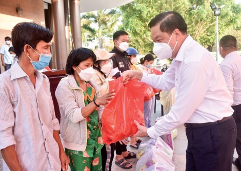 Chăm lo Tết cho gia đình chính sách và hộ nghèo, có hoàn cảnh khó khăn