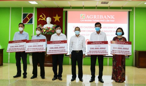 Agribank Chi nhánh Cần Thơ trao tặng 500 triệu đồng chăm lo Tết cho người nghèo