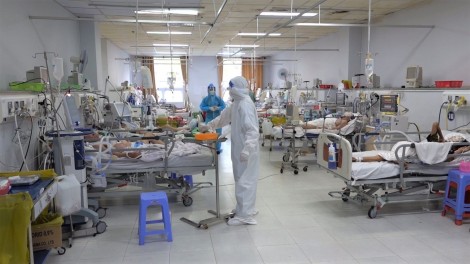 Bên trong buồng điều trị bệnh nhân COVID-19 nặng ở Cần Thơ những ngày giáp Tết