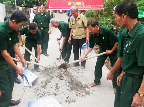 Cựu chiến binh tham gia đảm bảo an toàn giao thông