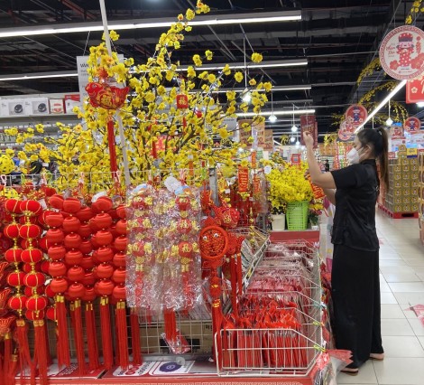 Nhộn nhịp thị trường hàng trang trí Tết