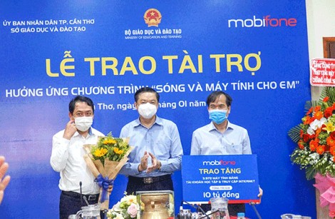 MobiFone tặng gần 4.000 máy tính bảng cho học sinh khó khăn TP Cần Thơ