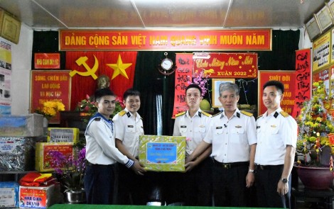 Lính nhà giàn đón xuân sớm