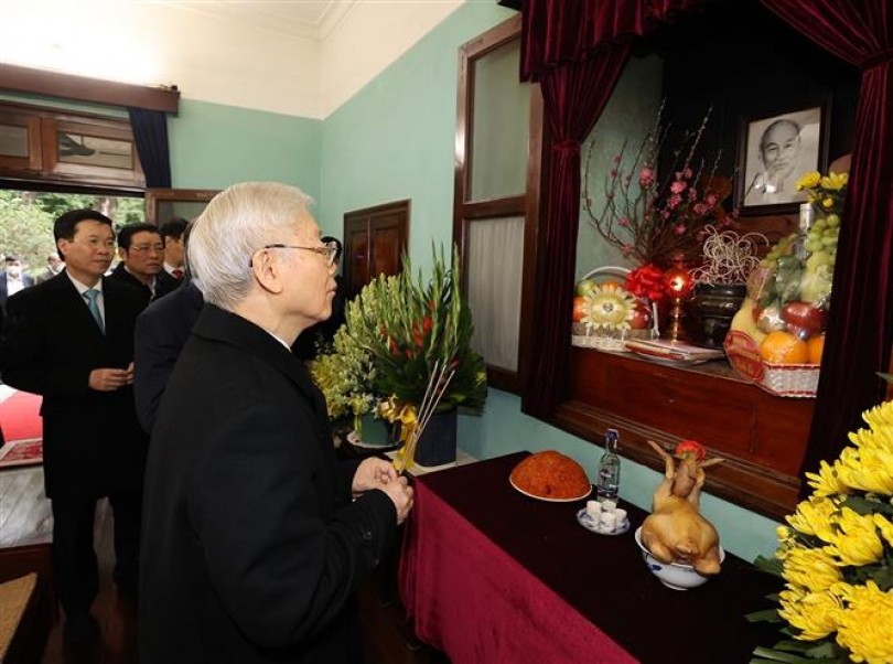 Tổng Bí thư Nguyễn Phú Trọng dâng hương tưởng niệm Chủ tịch Hồ Chí Minh