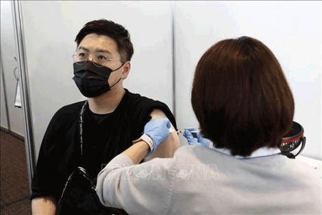 Nhật Bản thúc đẩy tiêm mũi vaccine tăng cường