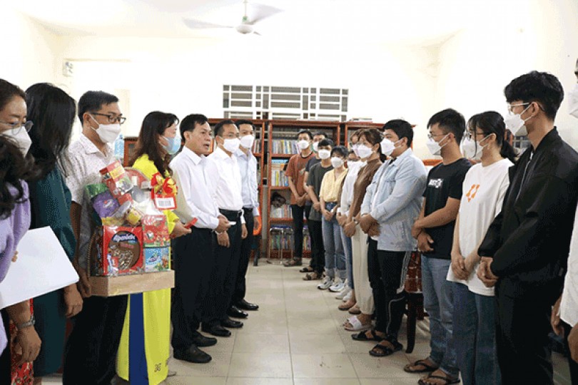 Lãnh đạo thành phố thăm, chúc Tết các đội y tế lưu động