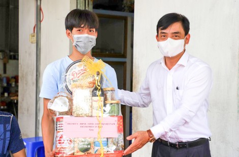 Lãnh đạo thành phố kiểm tra công tác tuyển quân tại huyện Phong Điền