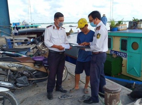 Kiểm tra việc chấp hành quy định của Luật Giao thông đường thủy nội địa tại các bến khách ngang sông
