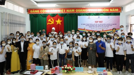 Kỷ niệm 1+ năm thành lập Câu lạc bộ Cha mẹ, Gia đình và Bạn bè của người đồng tính, song tính và chuyển giới TP Cần Thơ