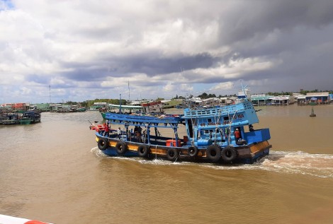 Ngư dân gặp khó vì giá xăng dầu tăng liên tiếp