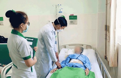 Cụ bà bị tắc ruột do nuốt trọng 4 viên thuốc