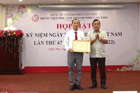 Bệnh viện Phụ sản thành phố họp mặt Ngày Thầy thuốc Việt Nam